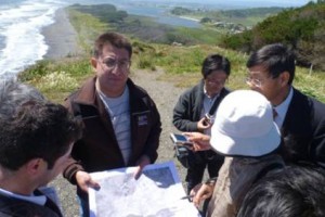 Cientificos japoneses visitan el borde costero de La Araucania y trabajan en terreno con equipo del Laboratorio de Planificacion Territorial