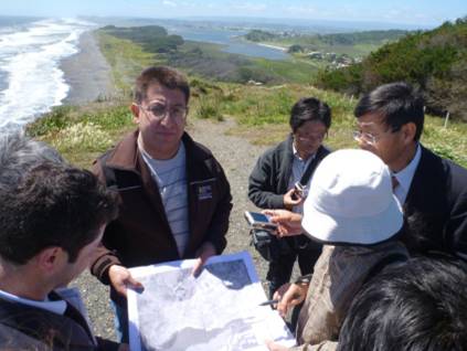 Cientificos japoneses visitan el borde costero de La Araucania y trabajan en terreno con equipo del Laboratorio de Planificacion Territorial